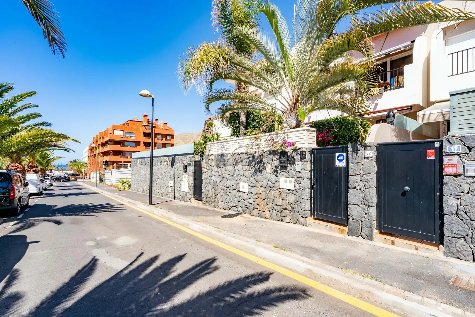 Vista exterior de Casa adosada en venda en Arona amb Aire condicionat, Calefacció i Terrassa