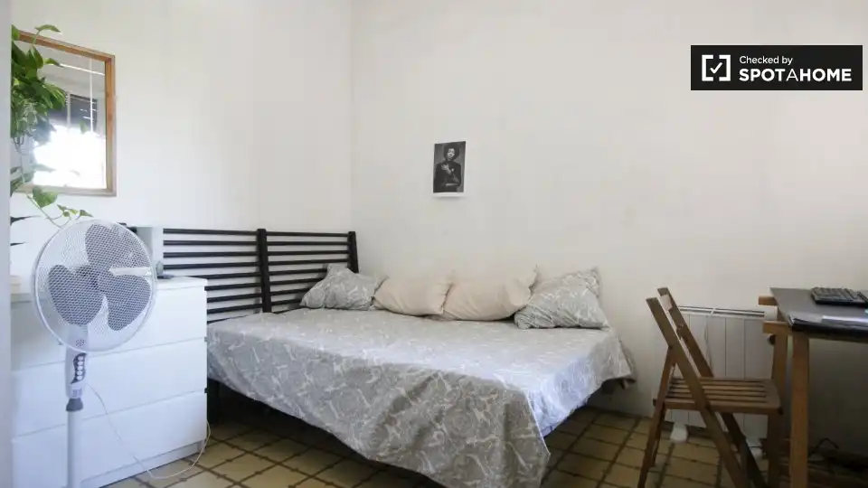 Dormitori de Pis per a compartir en Barcelona amb Aire condicionat, Calefacció i Terrassa