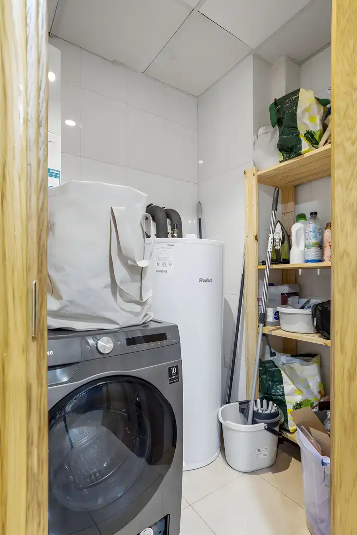 Schlafzimmer von Erdgeschoss zum Verkauf in Marbella mit Klimaanlage, Terrasse und Schwimmbad