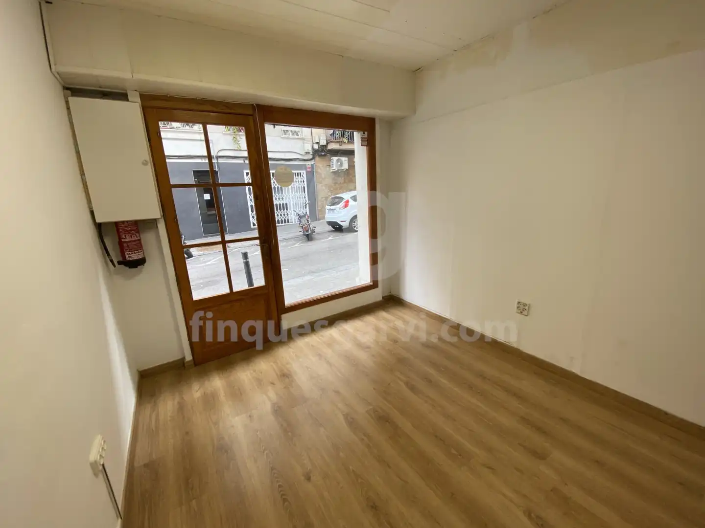 Vista exterior de Local en venta en L'Hospitalet de Llobregat