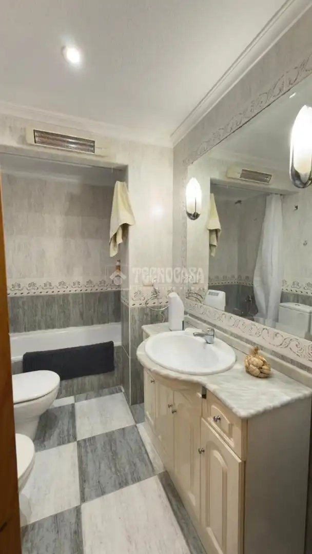 Bathroom of Flat for sale in Alicante / Alacant  with Air Conditioner and Heating