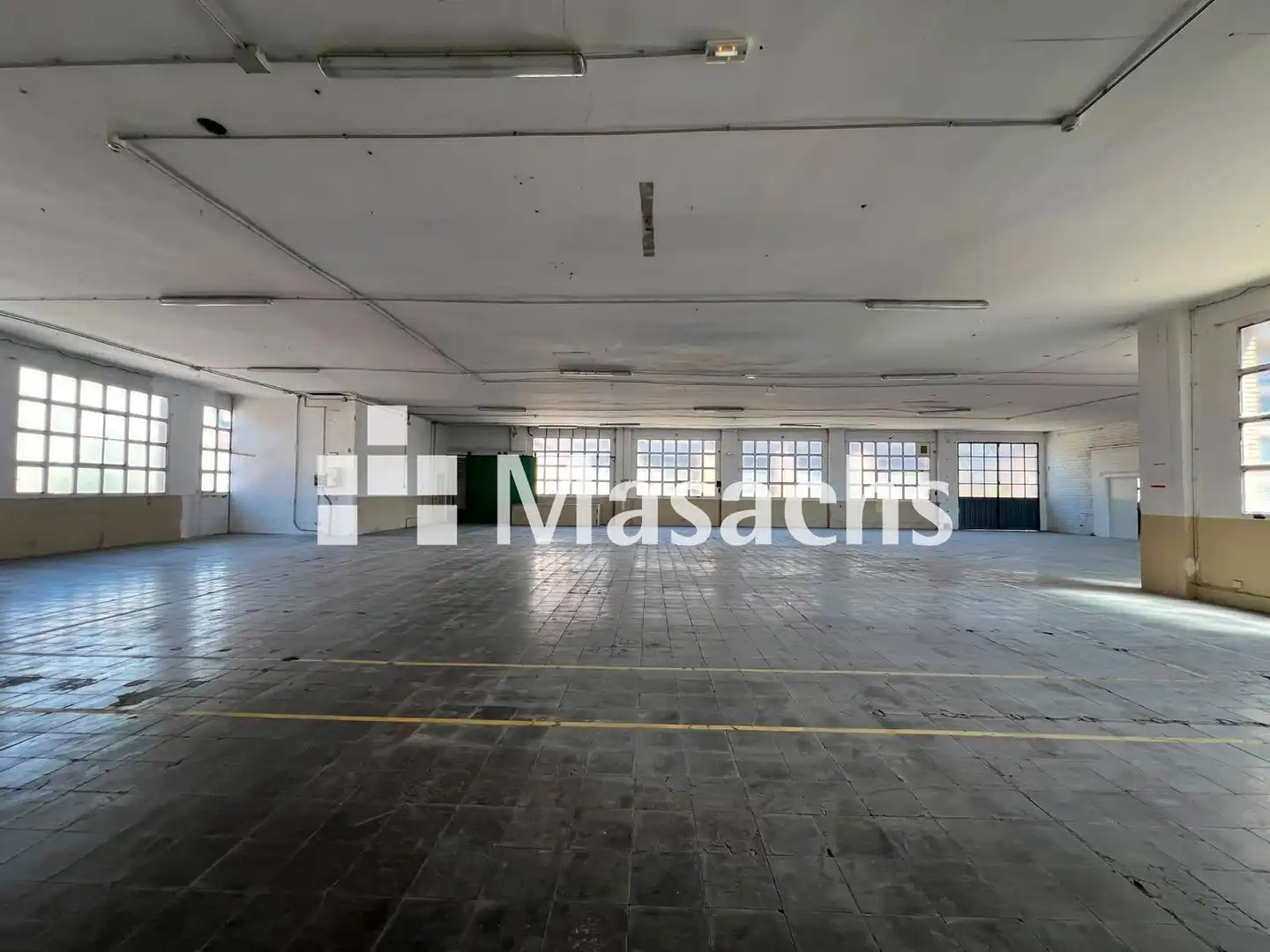 Außenansicht von Fabrikhallen zur Miete in Terrassa