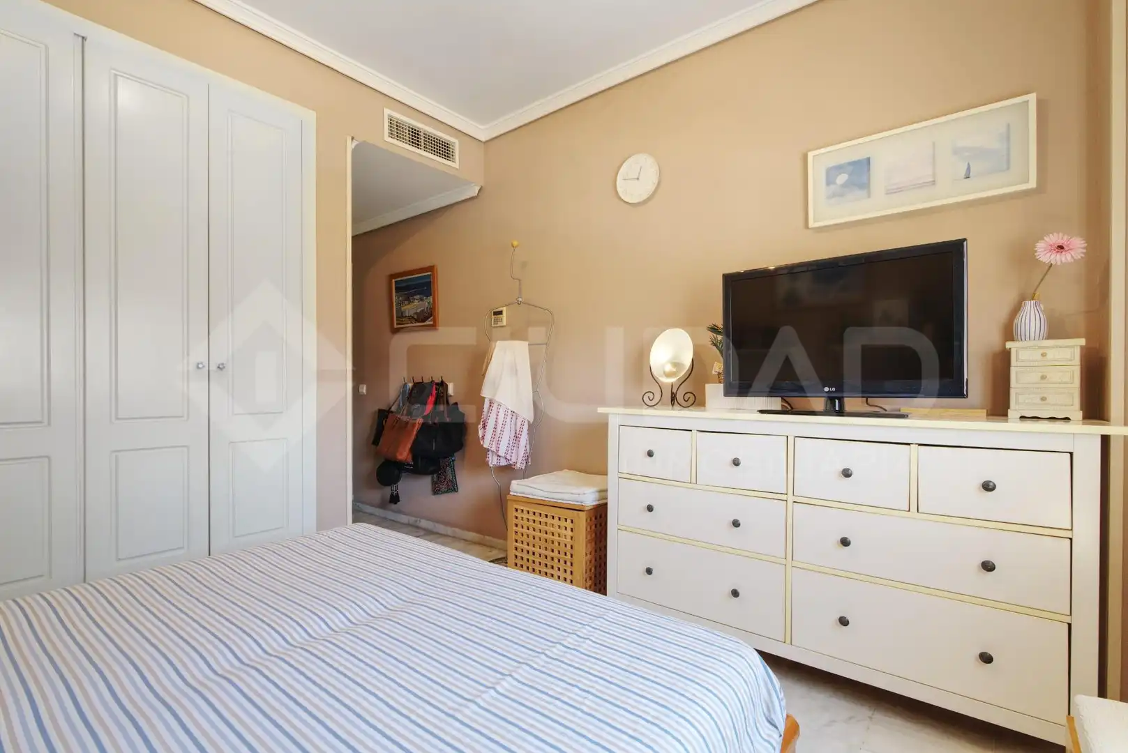 Bedroom of Houses for sale in San Juan de Aznalfarache  with Air Conditioner, Private garden and Community pool