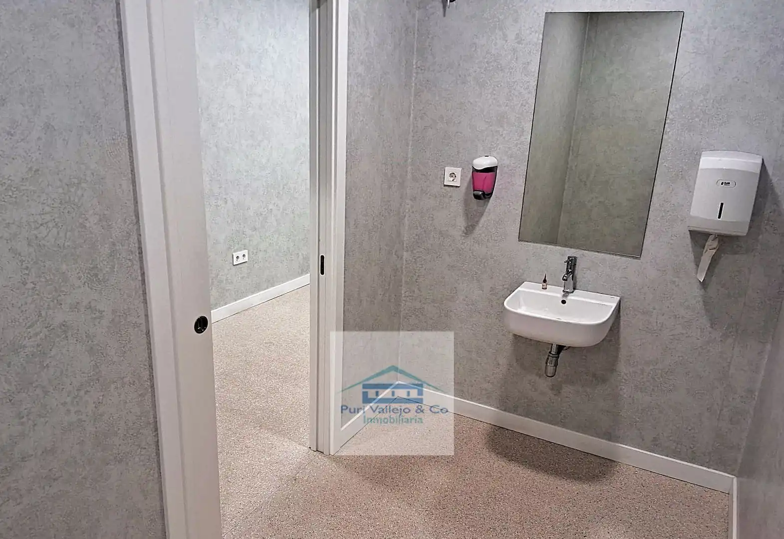 Baño de Piso de alquiler en Córdoba con Aire acondicionado, Terraza y Trastero