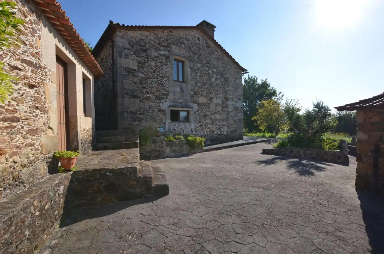 Vista exterior de Finca rústica en venta en O Rosal   con Calefacción, Jardín privado y Terraza