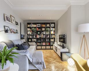 Sala d'estar de Apartament de lloguer en  Barcelona Capital amb Aire condicionat, Terrassa i Balcó