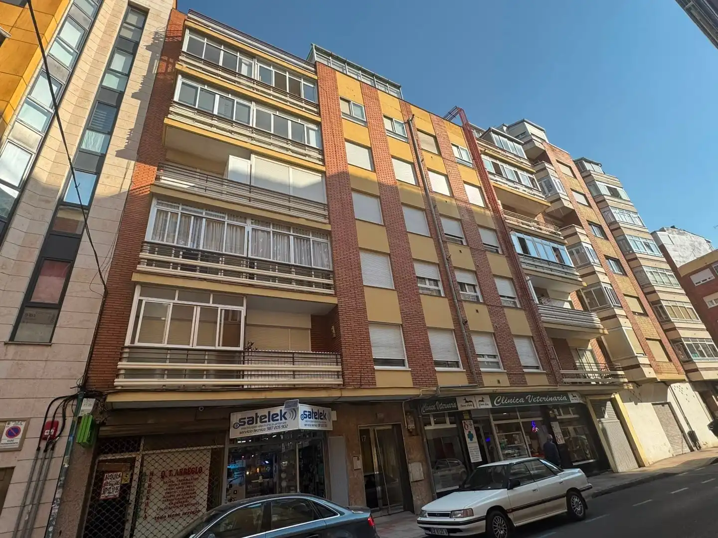 Vista exterior de Pis en venda en León Capital  amb Calefacció i Traster