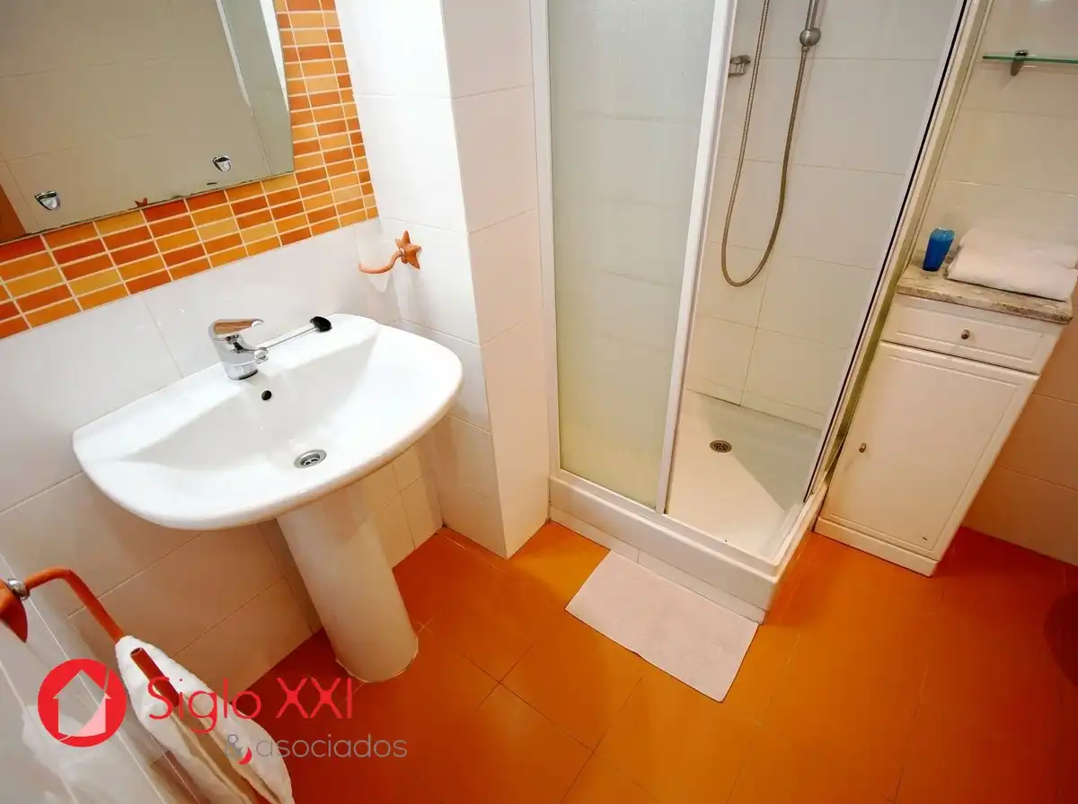 Baño de Piso en venta en Nules con Aire acondicionado, Terraza y Amueblado