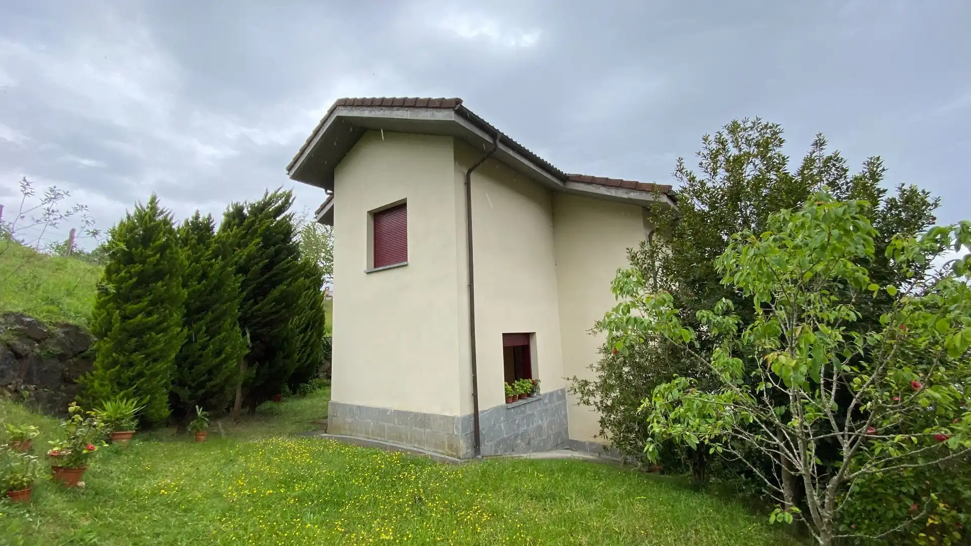 Vista exterior de Casa o xalet en venda en Cangas de Onís amb Calefacció i Traster