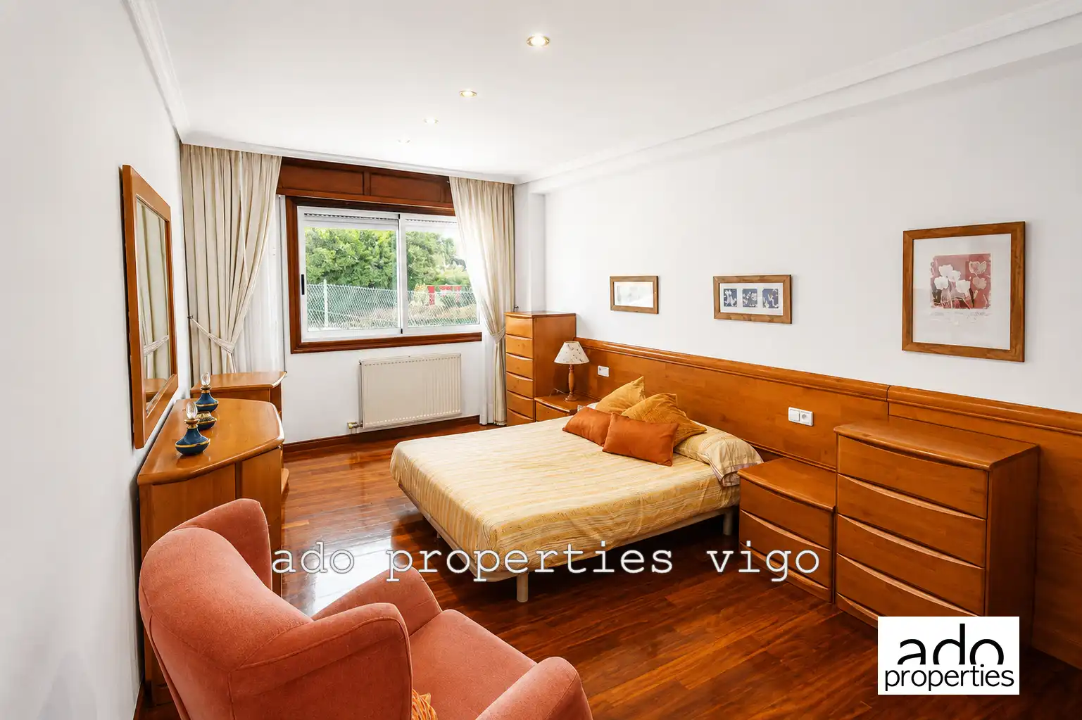 Habitación de Piso en venta en Vigo  con Calefacción, Parquet y Trastero