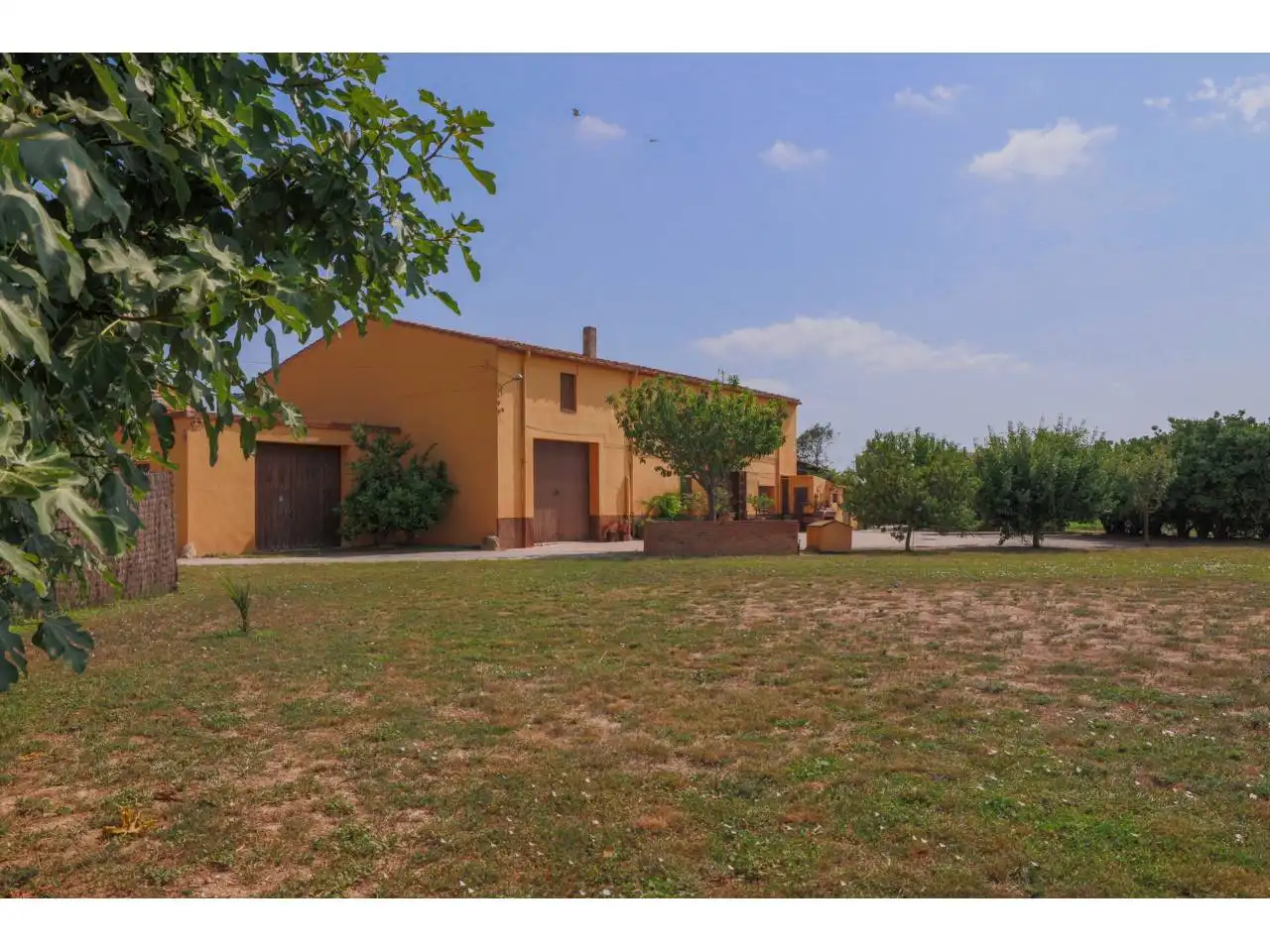 Exterior view of Country homes for sale in Verges  with Air Conditioner, Private garden and Terrace
