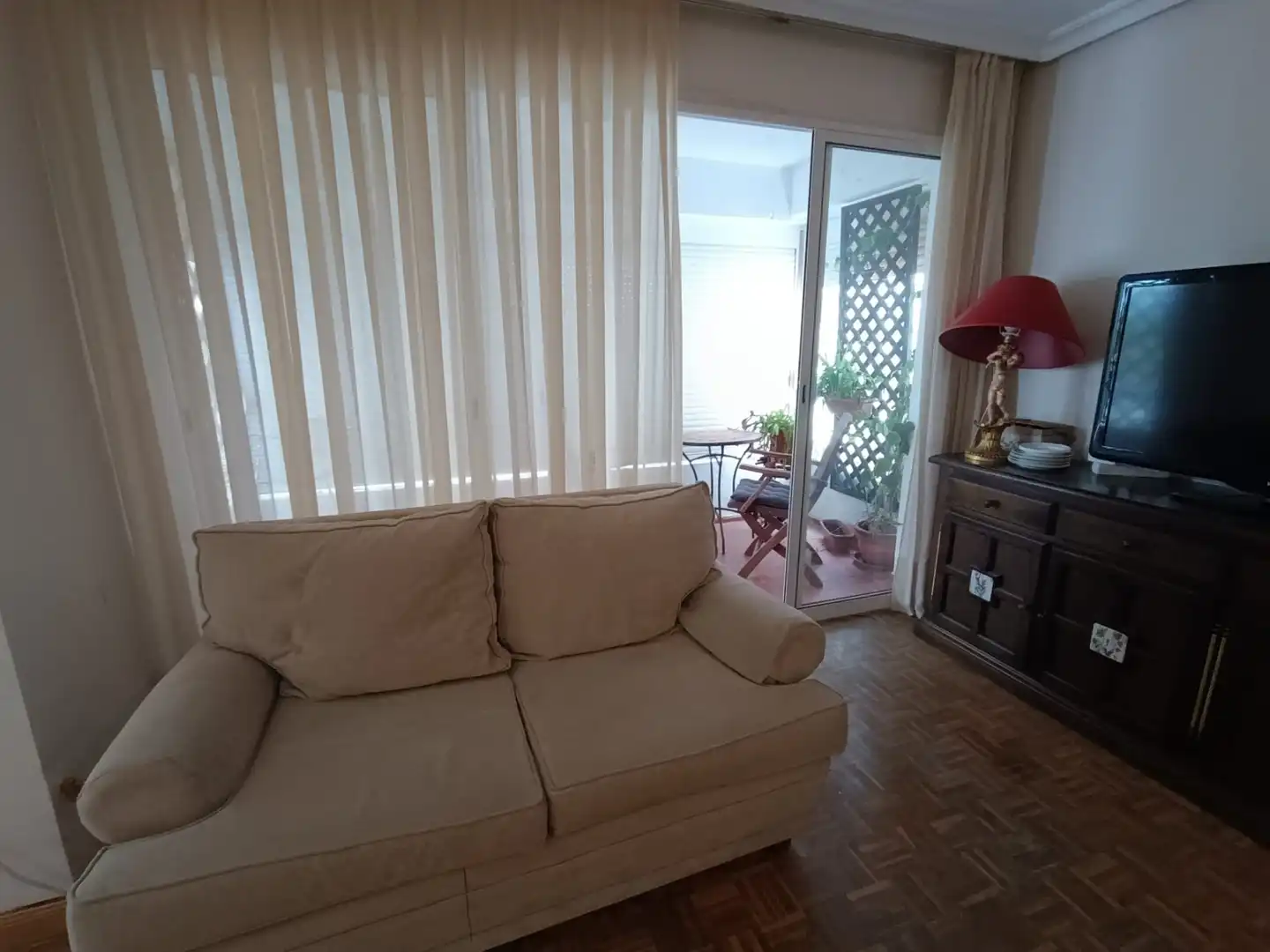 Sala d'estar de Pis en venda en Sevilla amb Aire condicionat, Jardí privat i Terrassa