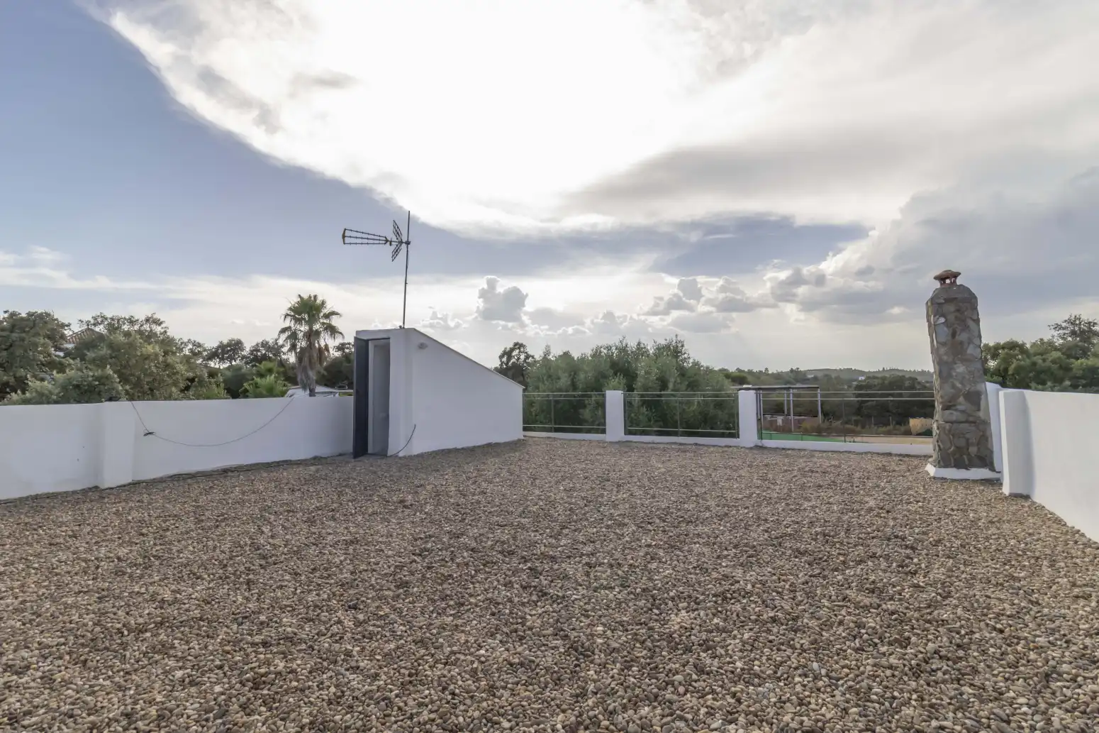 Vista exterior de Casa o chalet en venta en Guillena con Jardín privado, Terraza y Piscina
