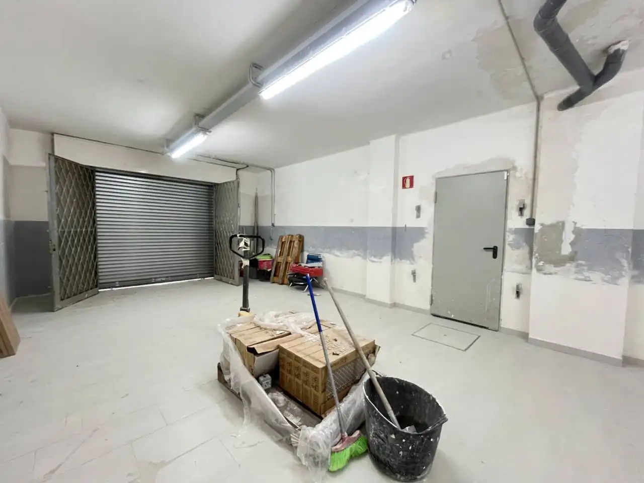 Local de lloguer en L'Hospitalet de Llobregat amb Aire condicionat i Alarma