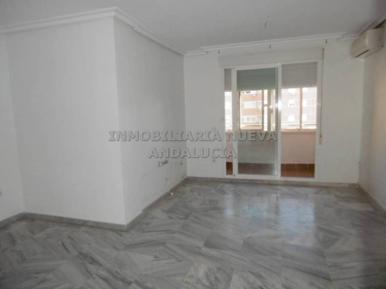 Pis de lloguer en  Almería Capital amb Terrassa, Traster i Piscina comunitària