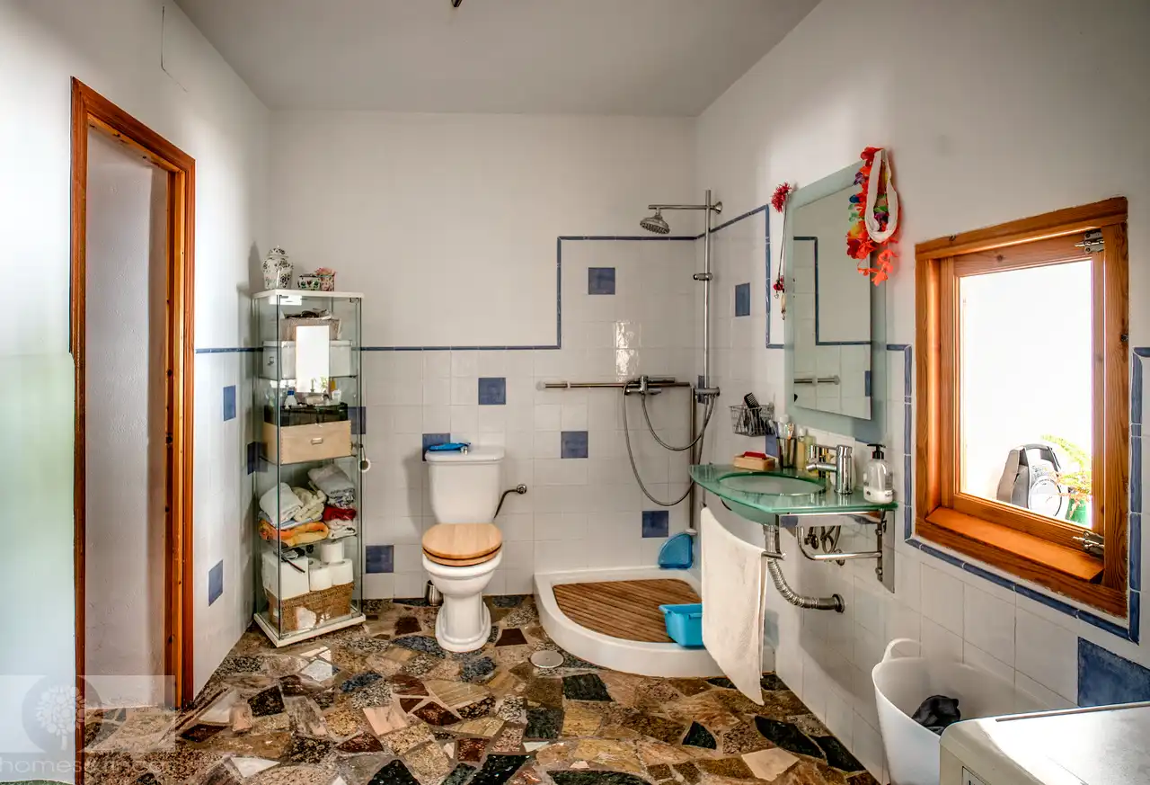 Badezimmer von Einfamilien-Reihenhaus zum Verkauf in San Silvestre de Guzmán