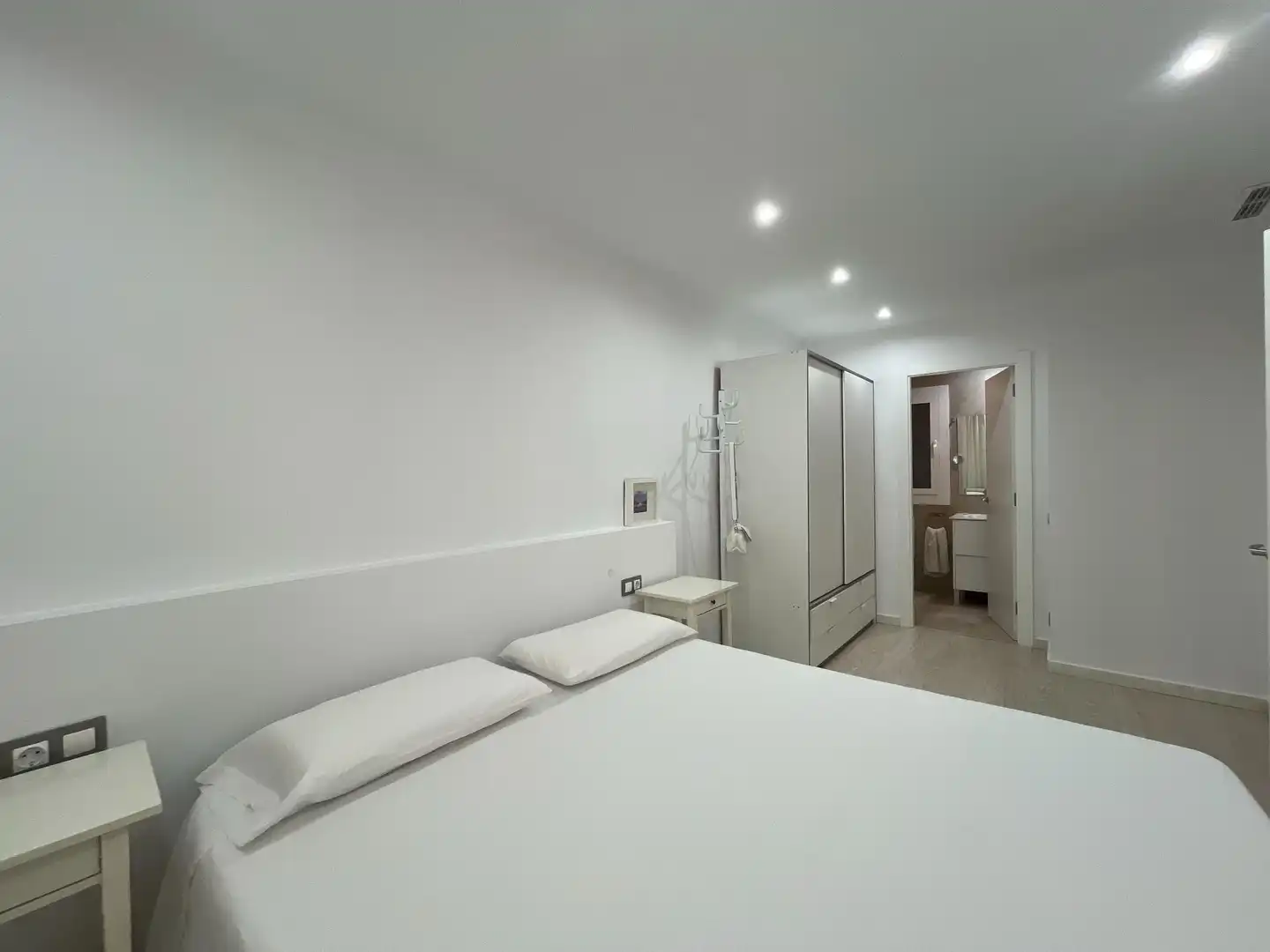 Bedroom of Flat for sale in Barcelona  with Air Conditioner, Heating and Furnished