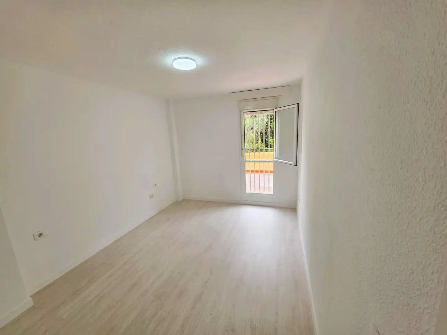 Schlafzimmer von Wohnungen zum Verkauf in Arona mit Privatgarten, Terrasse und Alarm