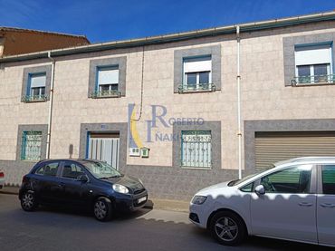 Casa amb jardí en venda a Algadefe