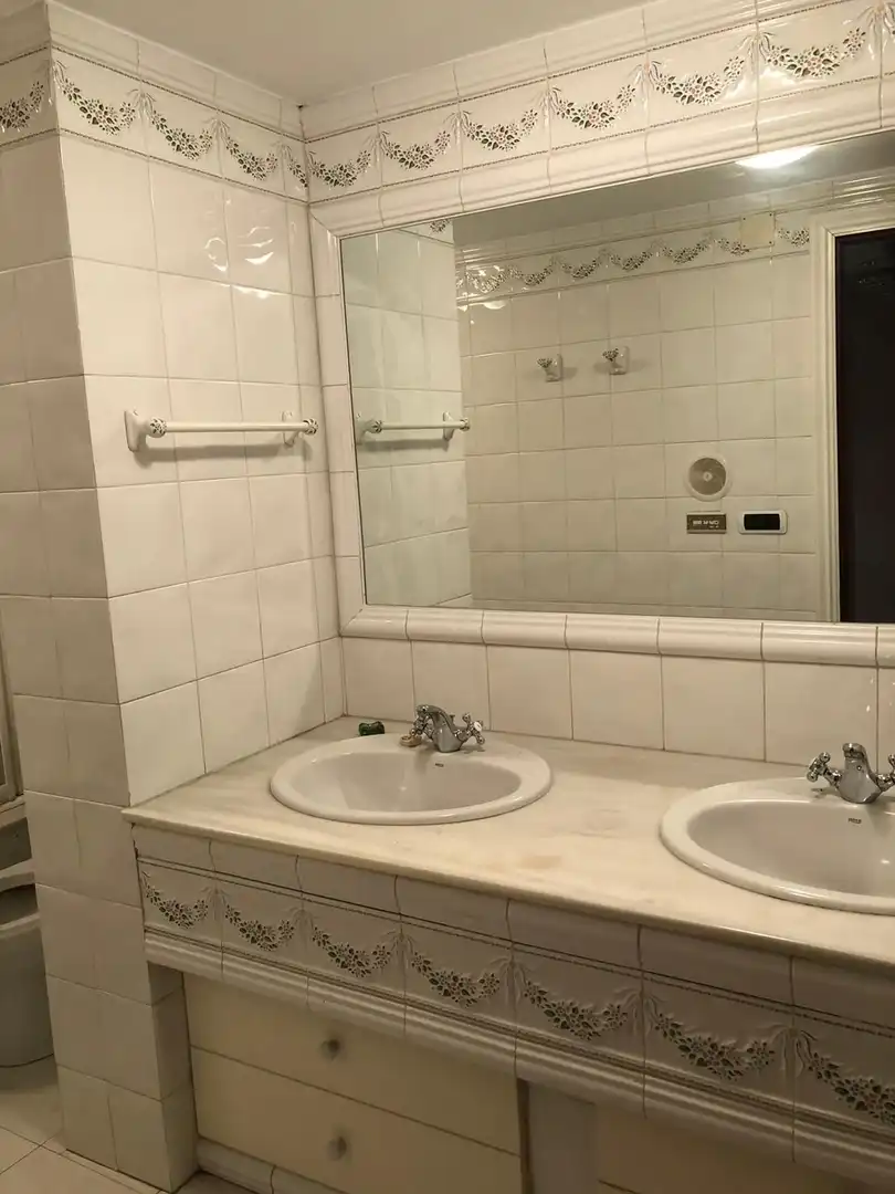 Baño de Piso en venta en Lugo con Terraza, Trastero y Amueblado