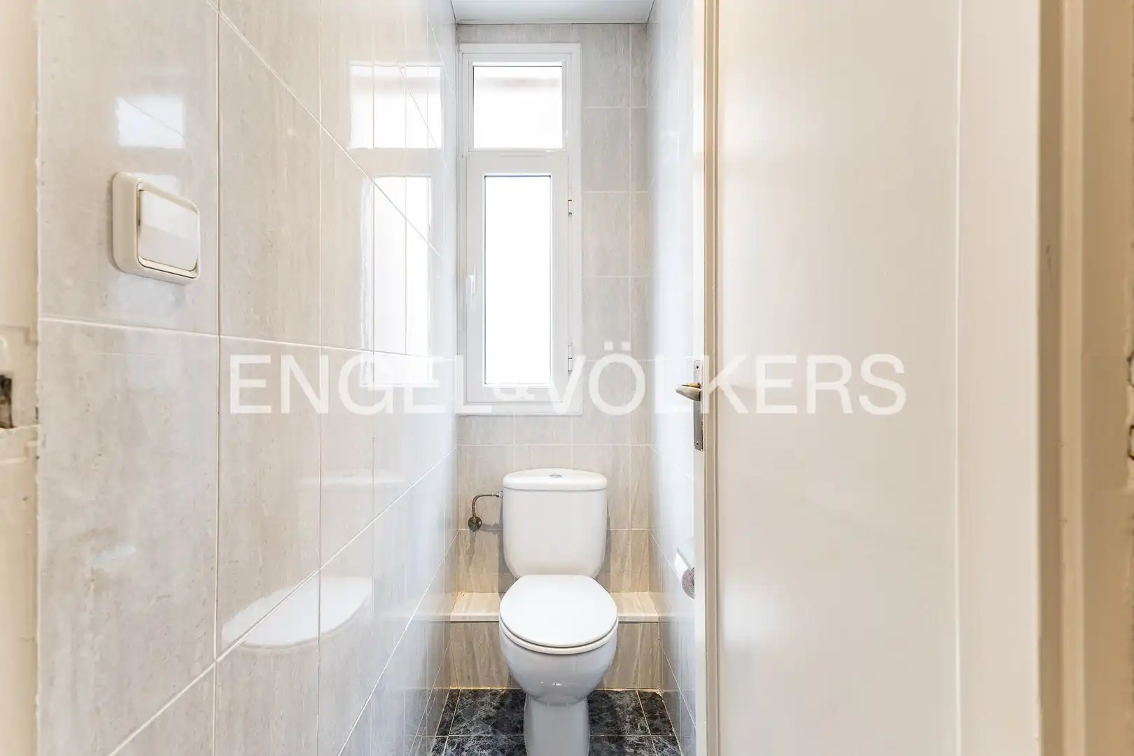 Badezimmer von Wohnung zum Verkauf in Barcelona mit Klimaanlage, Heizung und Terrasse