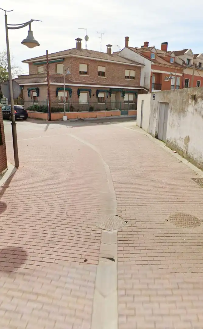 Parkplatz von Wohnung zur Miete in Boecillo mit Heizung, Möbliert und Ofen