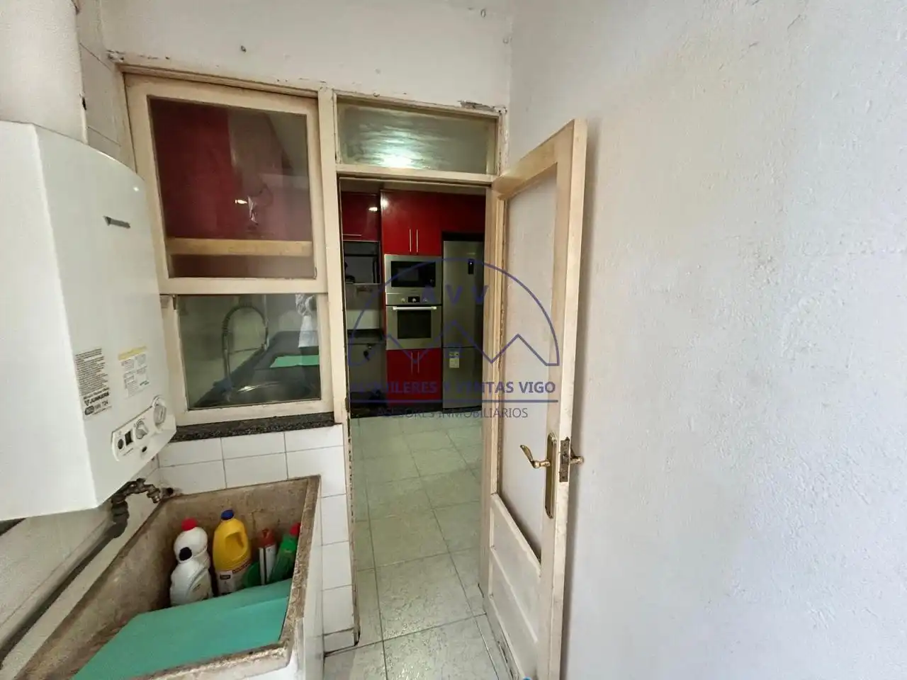 Cuina de Pis en venda en Vigo  amb Parquet, Traster i Moblat