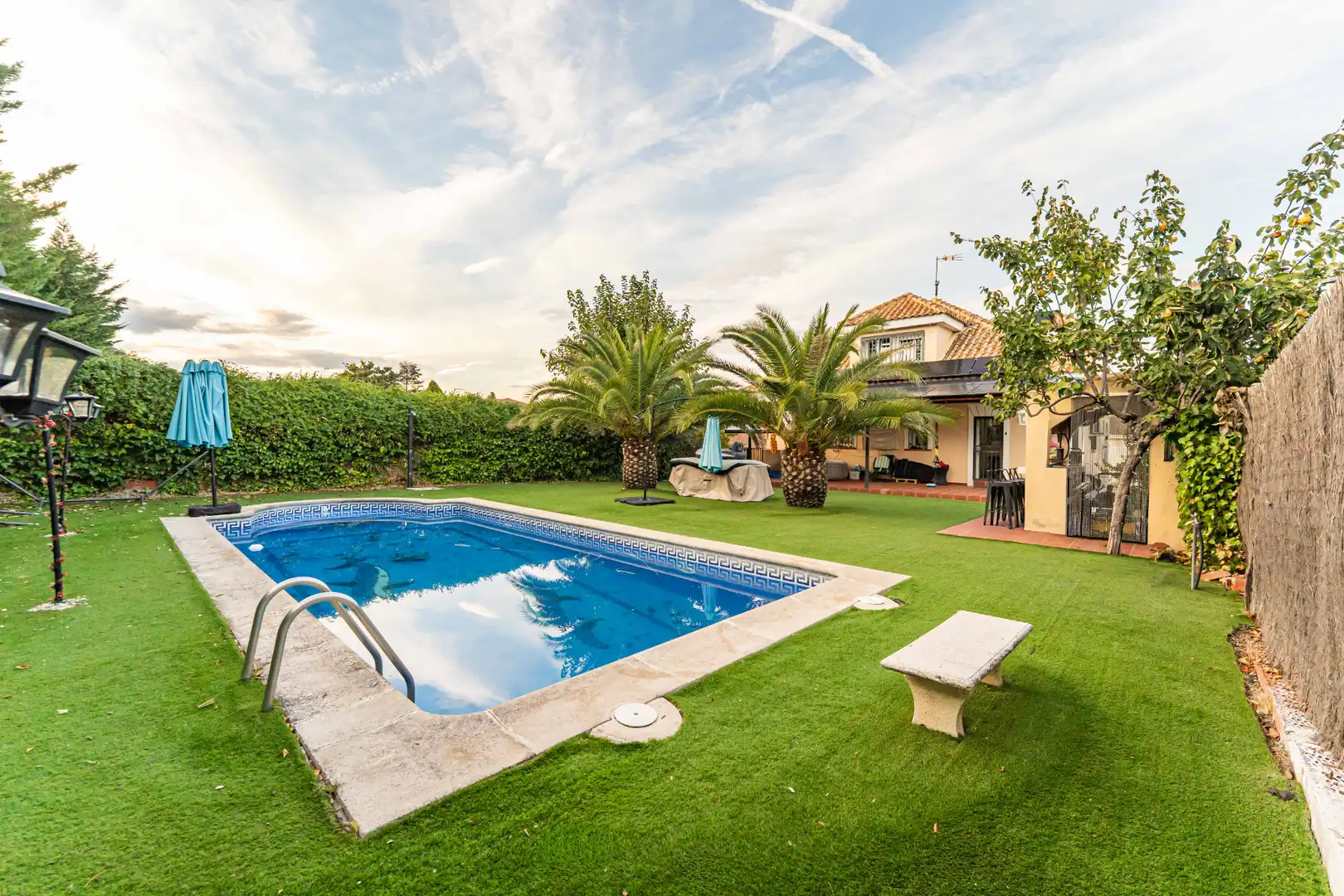 Swimming pool of Houses for sale in Sevilla la Nueva  with Air Conditioner, Heating and Private garden