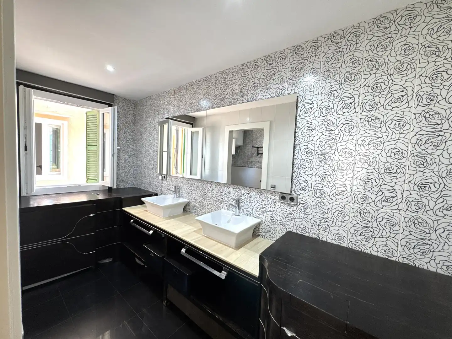Badezimmer von Wohnungen zum Verkauf in  Palma de Mallorca mit Klimaanlage, Terrasse und Balkon