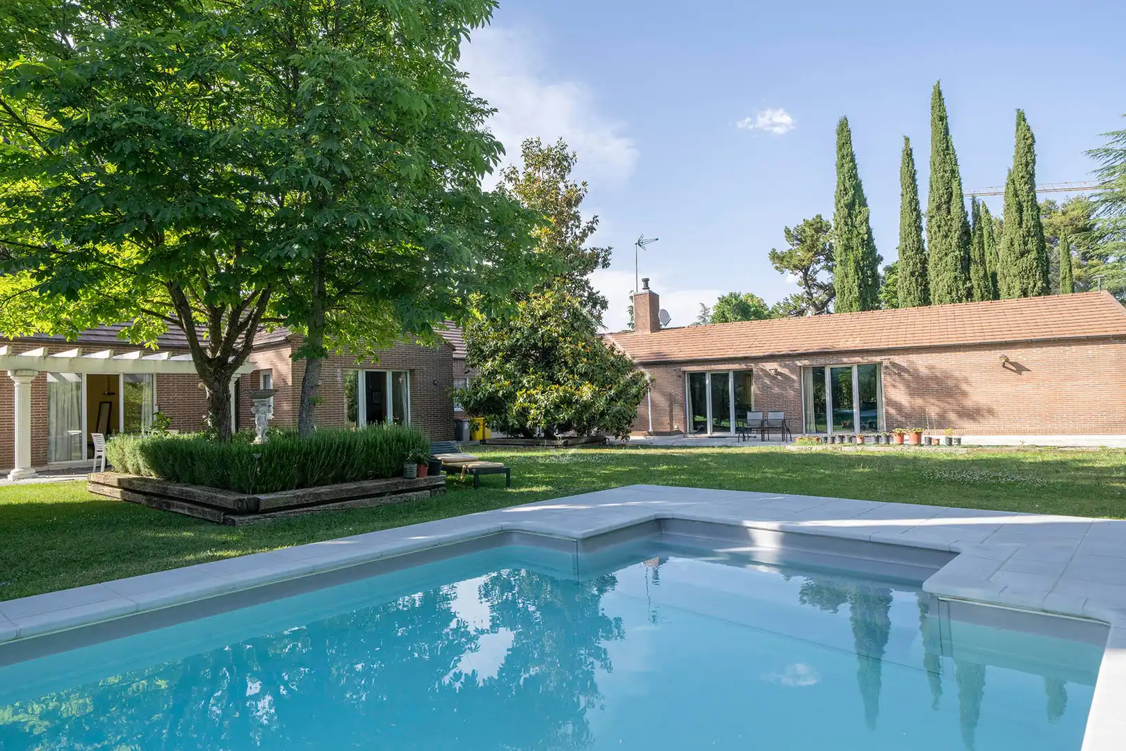 Villa mit Pool zum Verkauf in Moncloa - Aravaca