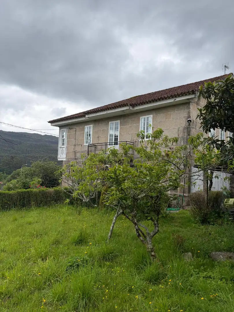 Vista exterior de Casa o xalet en venda en Cotobade amb Calefacció, Moblat i Balcó