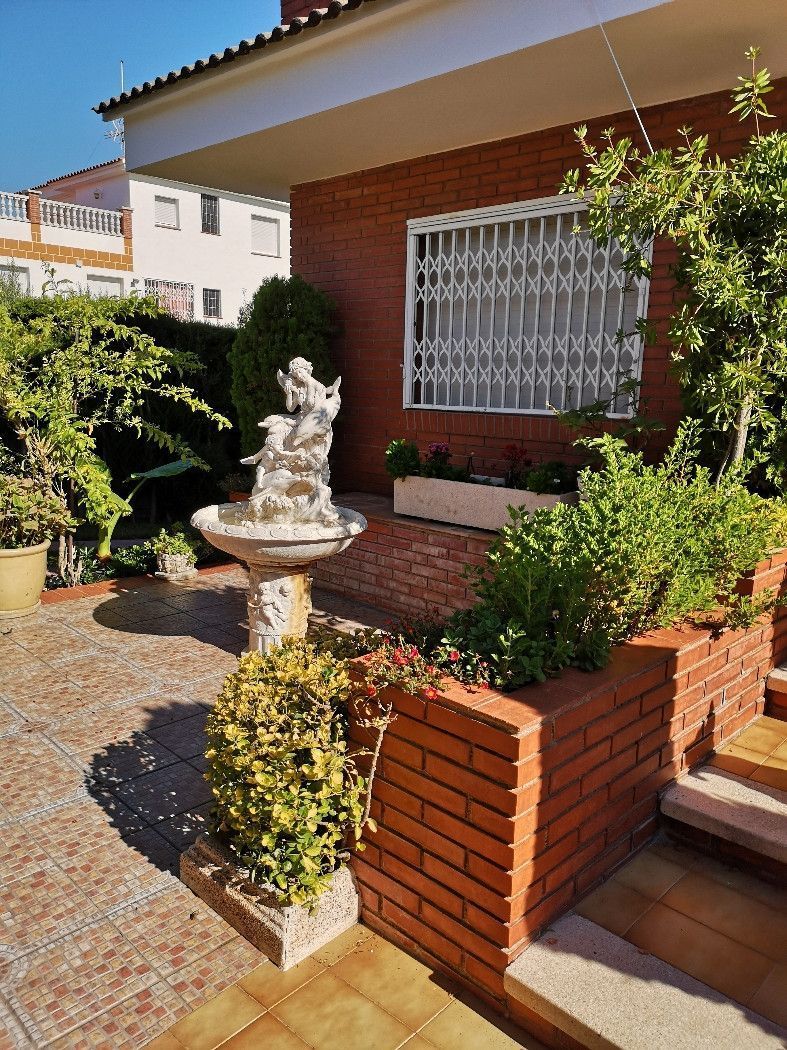 Garden of House or chalet for sale in Calafell  with Air Conditioner, Terrace and Storage room