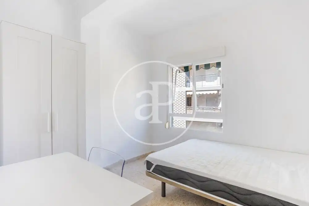 Bedroom of Flat for rent in Valencia  with Air Conditioner, Terrace and Furnished
