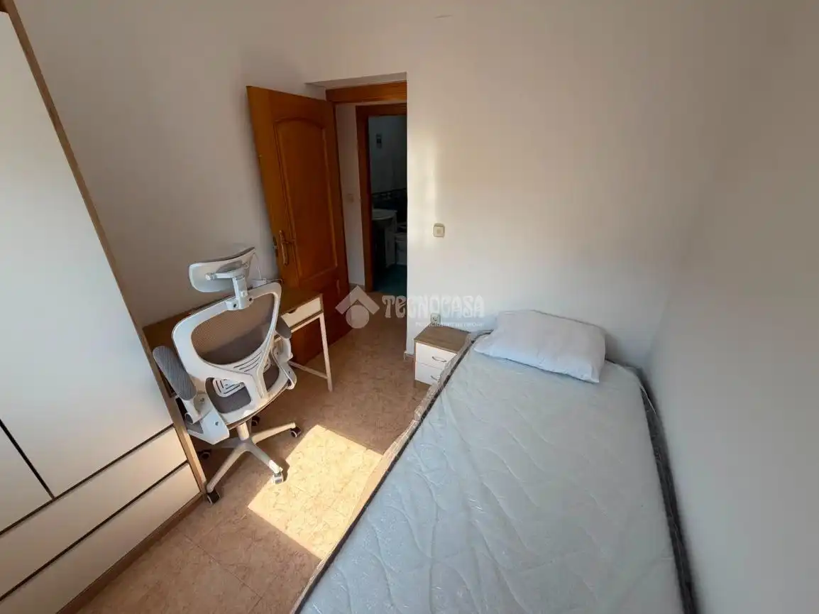 Bedroom of Flat for rent in Getafe  with Air Conditioner and Heating