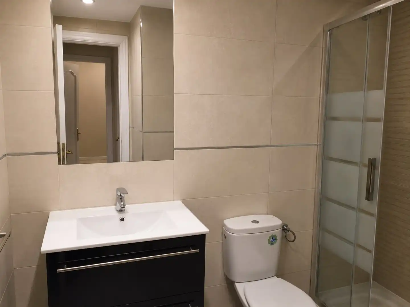 Baño de Casa adosada de alquiler en Boadilla del Monte con Aire acondicionado, Calefacción y Jardín privado