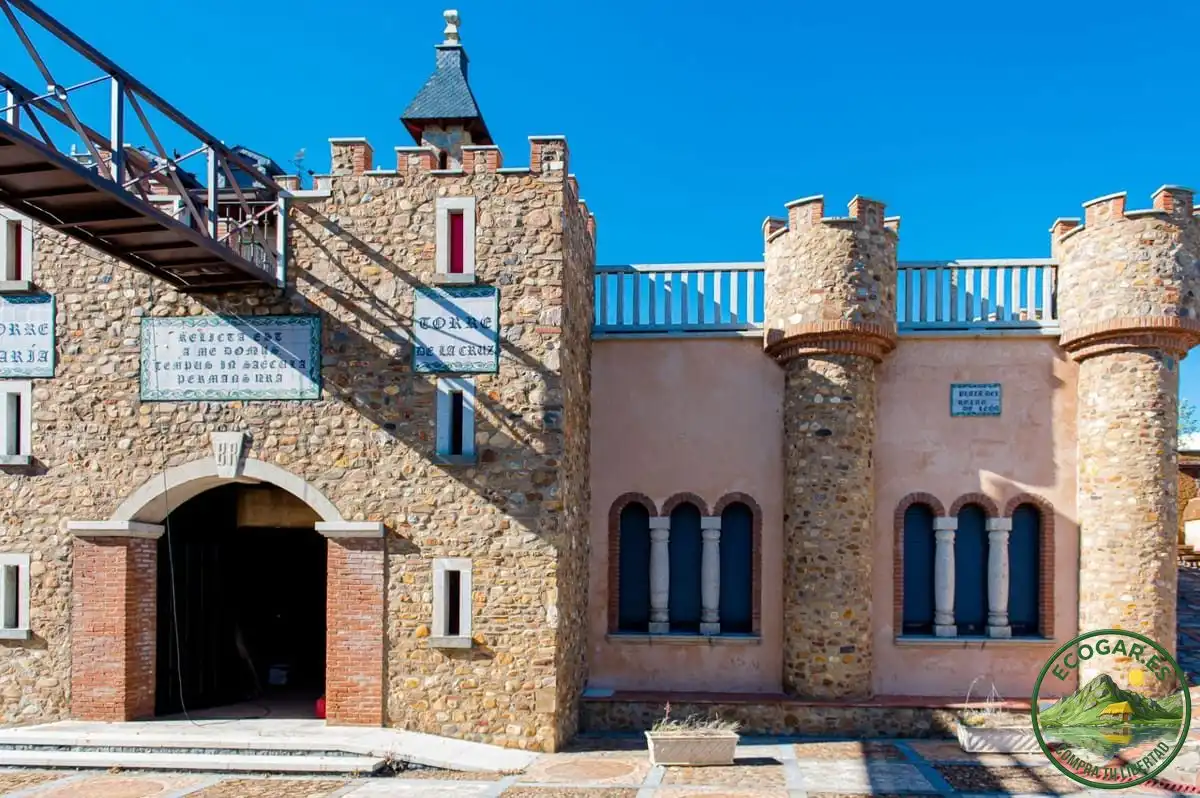 Vista exterior de Casa o xalet en venda en Quintana del Castillo amb Calefacció, Jardí privat i Terrassa