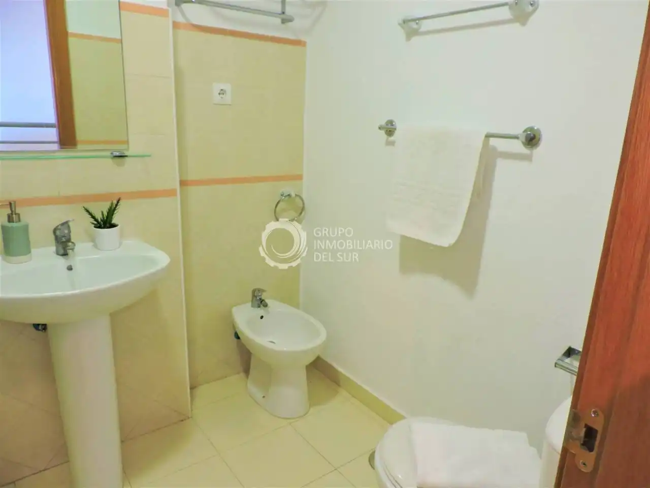 Bany de Apartament de lloguer en Barbate amb Aire condicionat, Terrassa i Moblat