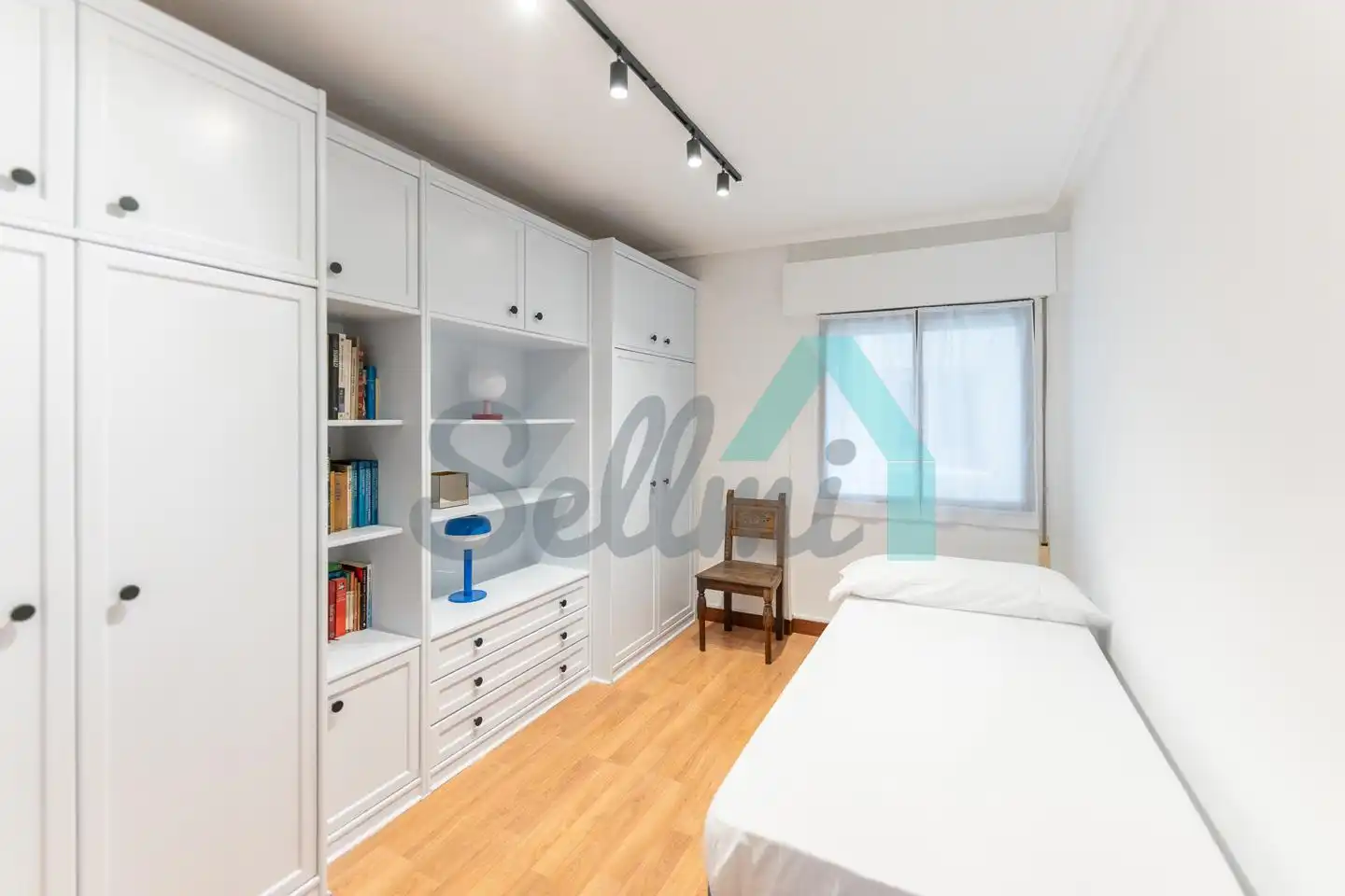 Habitación de Piso de alquiler en Gijón  con Calefacción y Amueblado
