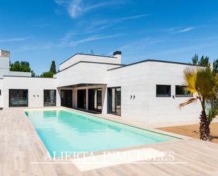 Vista exterior de Casa o xalet en venda en  Zaragoza Capital amb Aire condicionat, Calefacció i Jardí privat