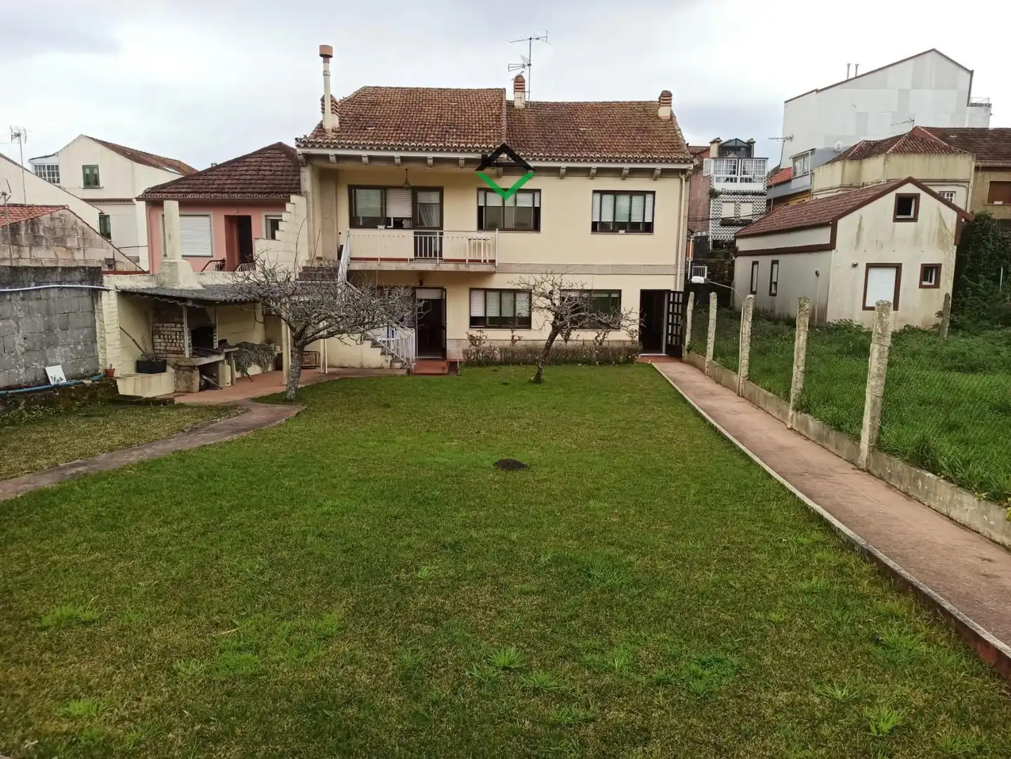 Vista exterior de Casa o chalet en venta en Cangas  con Calefacción y Amueblado