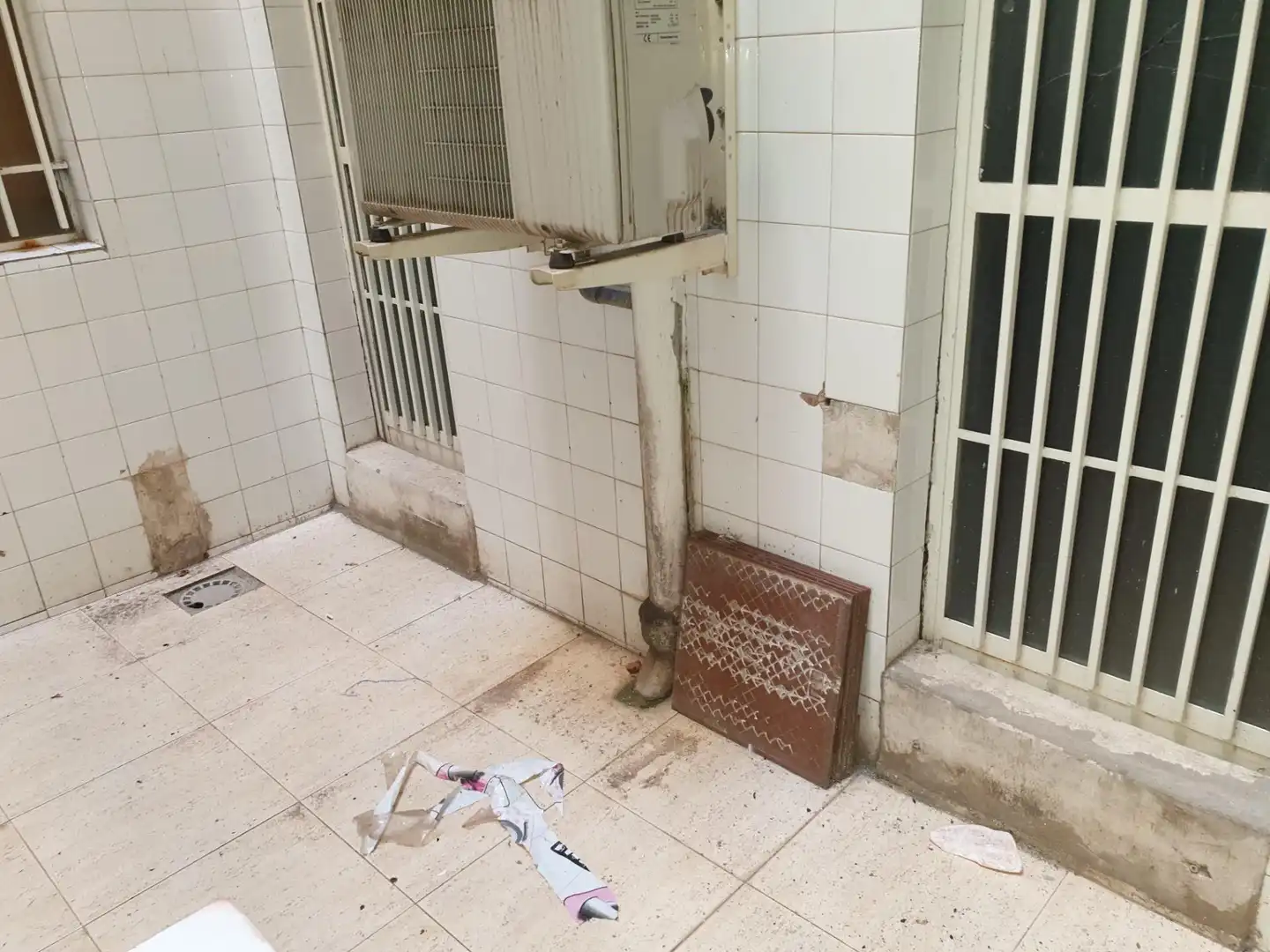 Baño de Local en venta en Elda