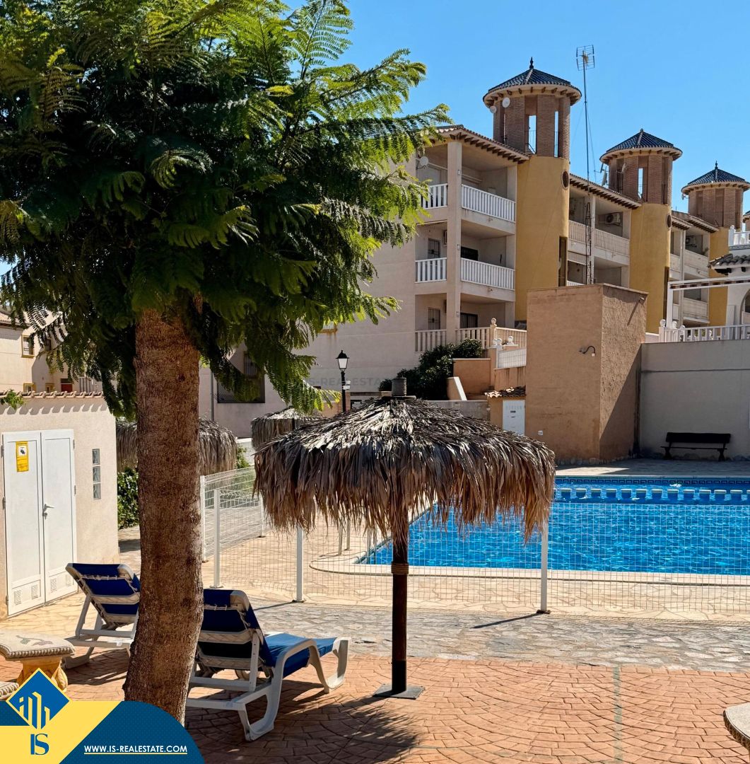 Swimming pool of Flat for sale in Orihuela  with Terrace, Furnished and Community pool