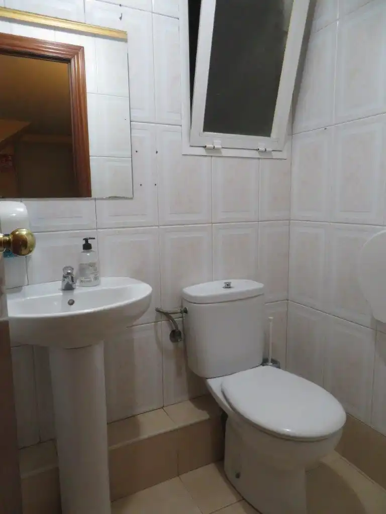 Baño de Local en traspaso en Sant Andreu de la Barca con Aire acondicionado, Calefacción y Terraza