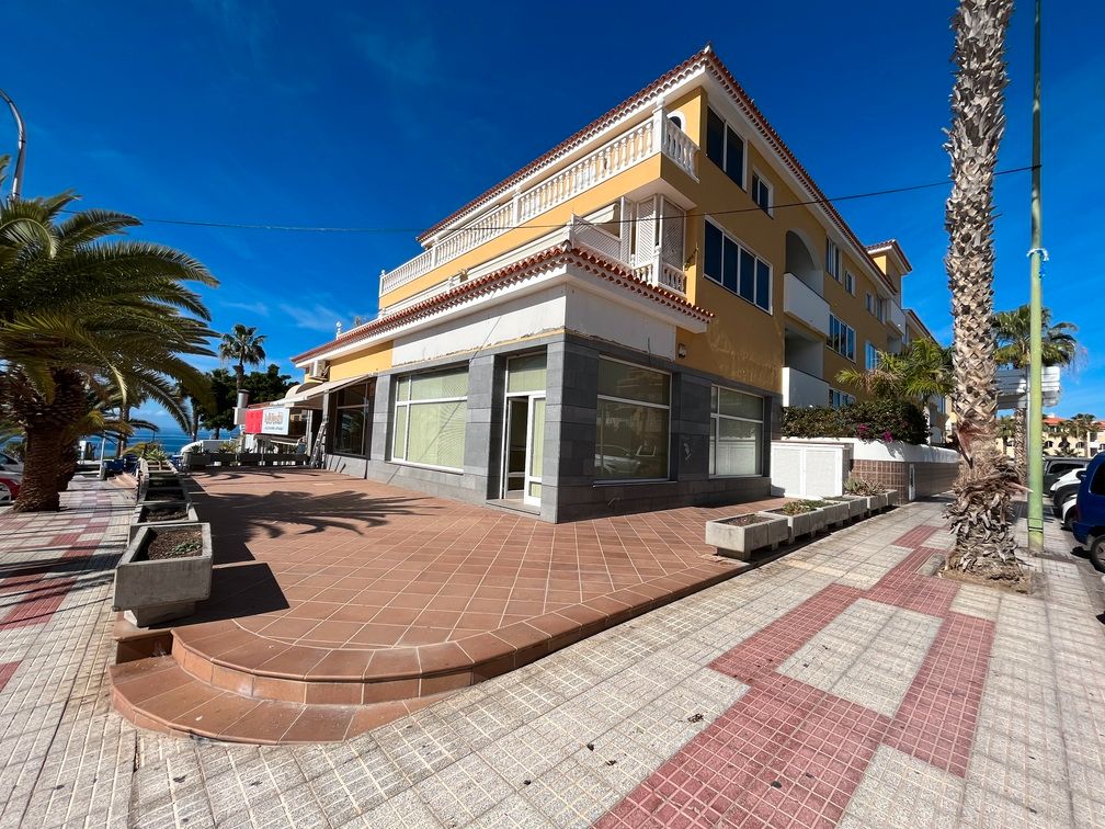Exterior view of Premises to rent in Guía de Isora  with Air Conditioner and Alarm