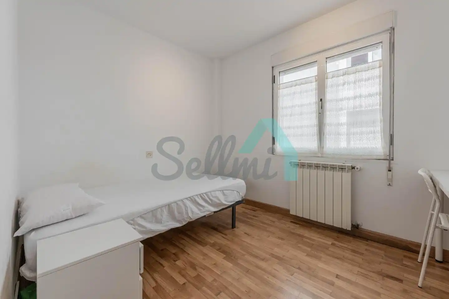 Habitación en Escultor Laviada, Vallobín