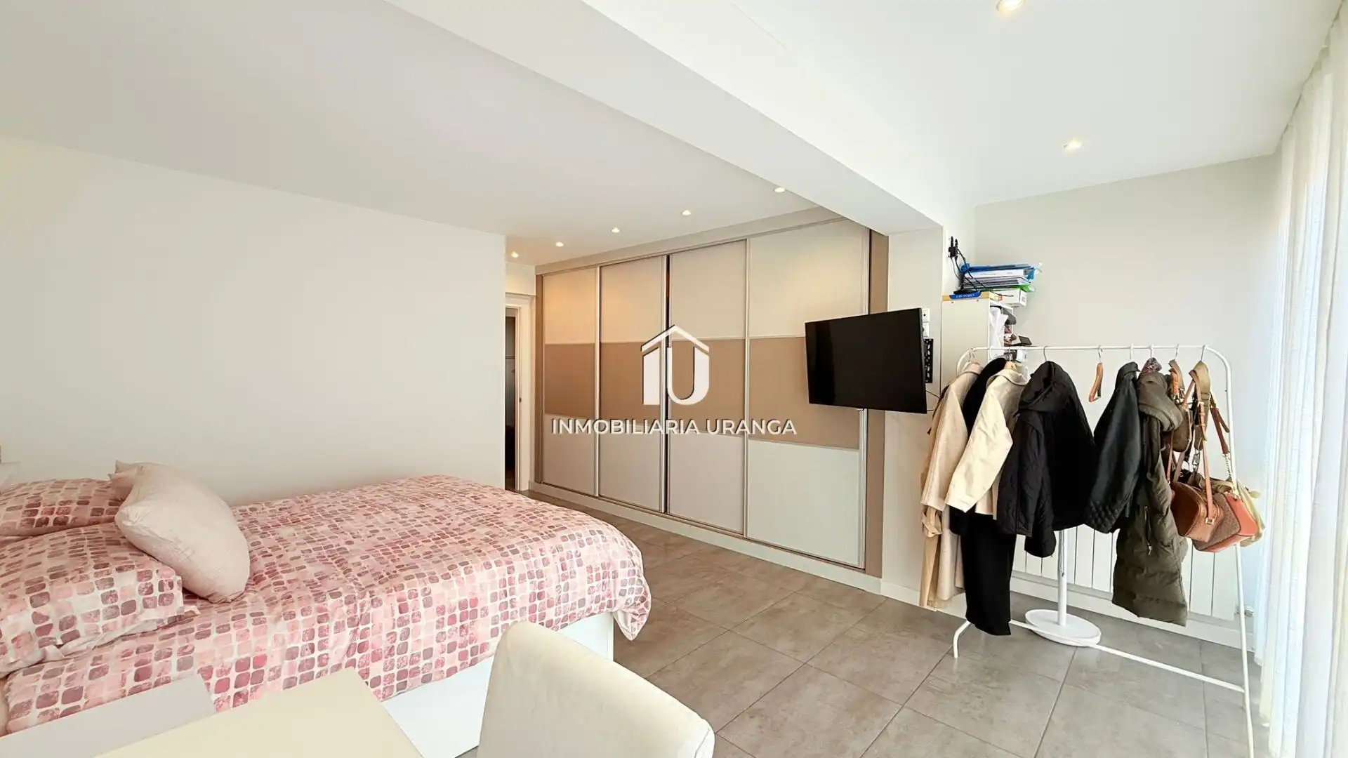 Habitación de Piso en venta en Laredo con Calefacción y Terraza