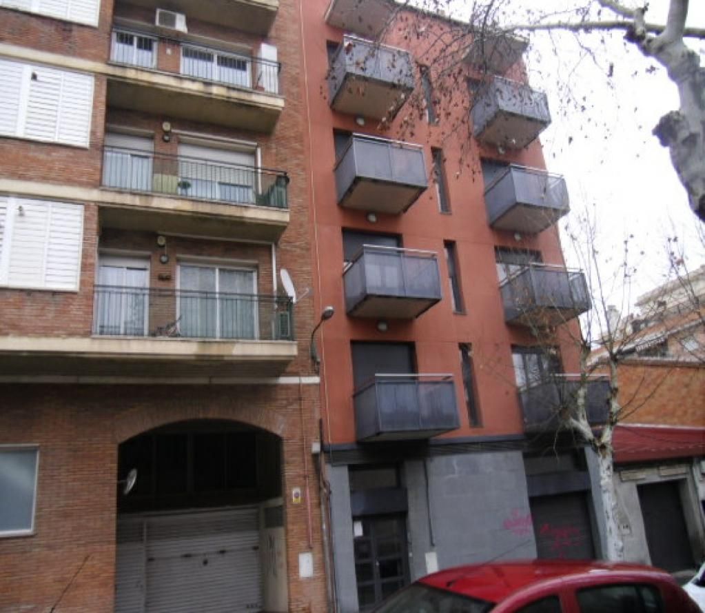 Exterior view of Building for sale in Montcada i Reixac