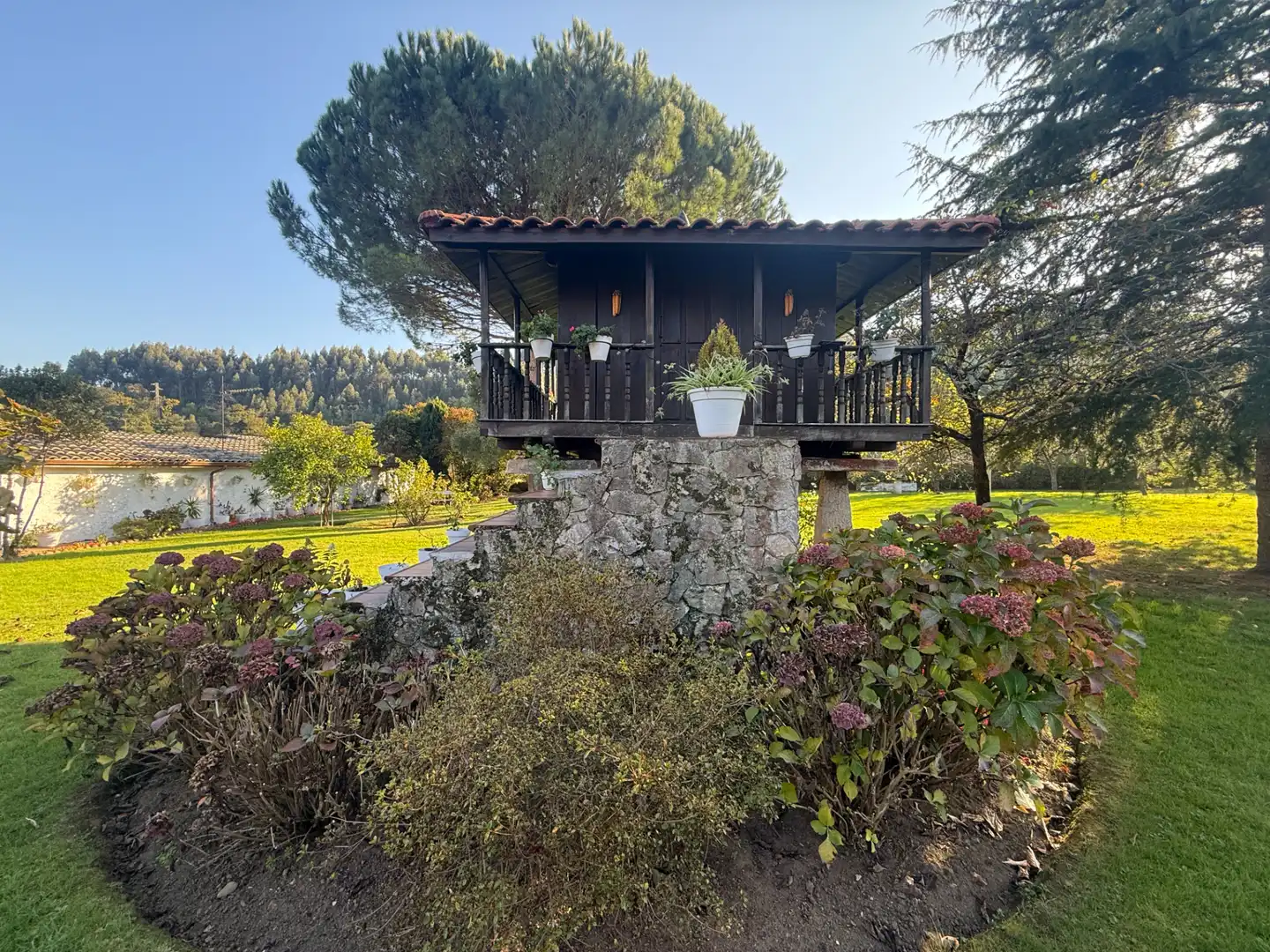 Vista exterior de Casa o chalet en venta en Castrillón con Calefacción, Jardín privado y Piscina