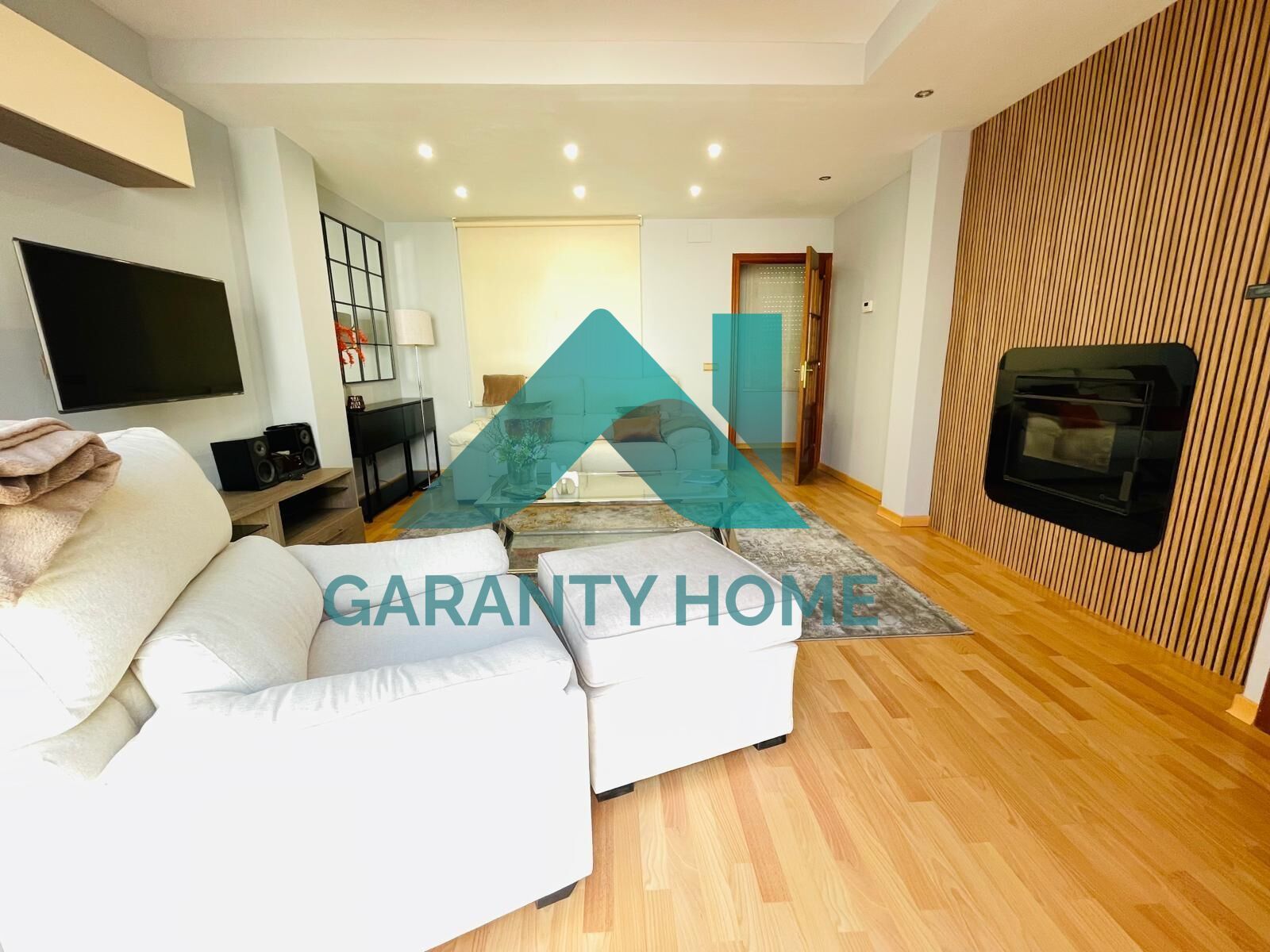 Single-family semi-detached to rent in Casar de Cáceres