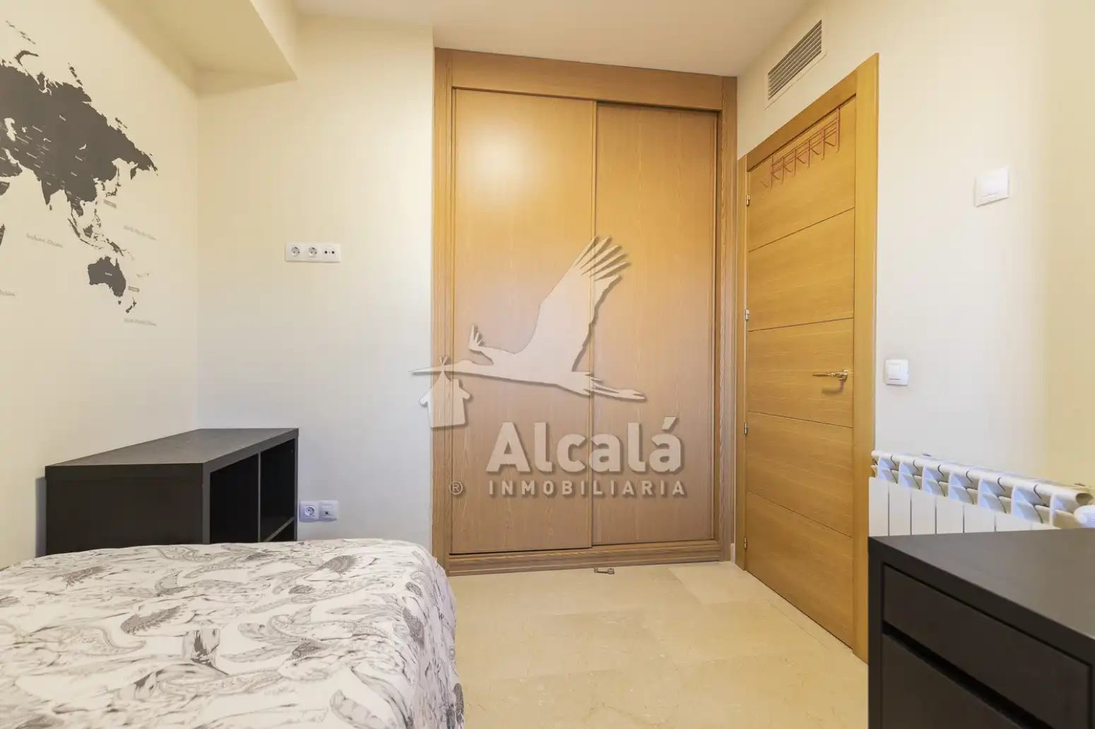 Dormitori de Casa o xalet en venda en Alcalá de Henares amb Aire condicionat, Calefacció i Jardí privat
